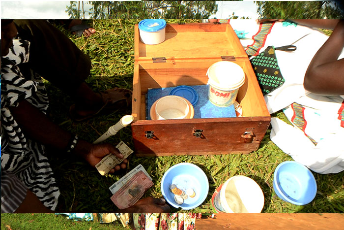 Iyo bamaze gutanga inguzanyo asigaye bayajyana kuri banki kuyabitsa