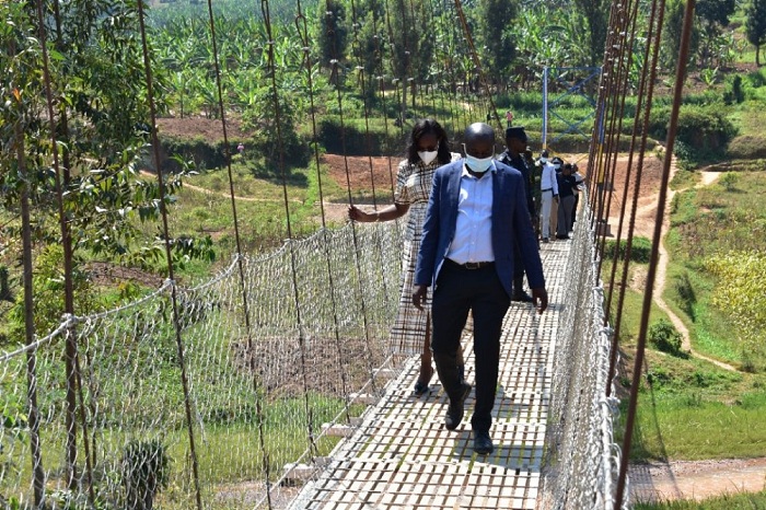 Bimwe mu biraro byo mu kirere byuzuye mu Karere ka Rulindo bije gukemura ikibazo cy'imigenderanire