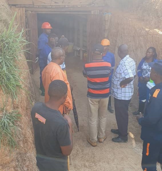 Batatu bakoreye impanuka ku kirombe, umwe ahasiga ubuzima