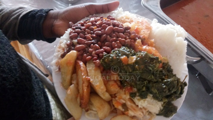 Muri iyi Kaminuza haba ibiryo byo mu byiciro bikarushanwa ubwiza bitewe n'ayo buri muntu yishyuye muri resitora