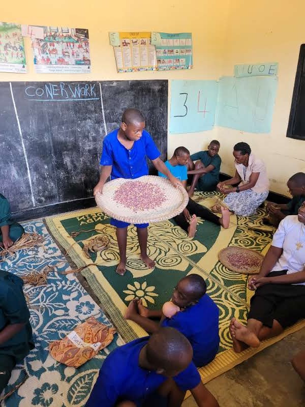 Bamwe muri bo bamaze kumenya kugosora ibishyimbo