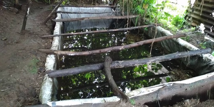 Amazi abikwa mu bitega abaturage bakoresha, hari igihe aba asa nabi kubera kumaramo igihe no kujyamo imyanda