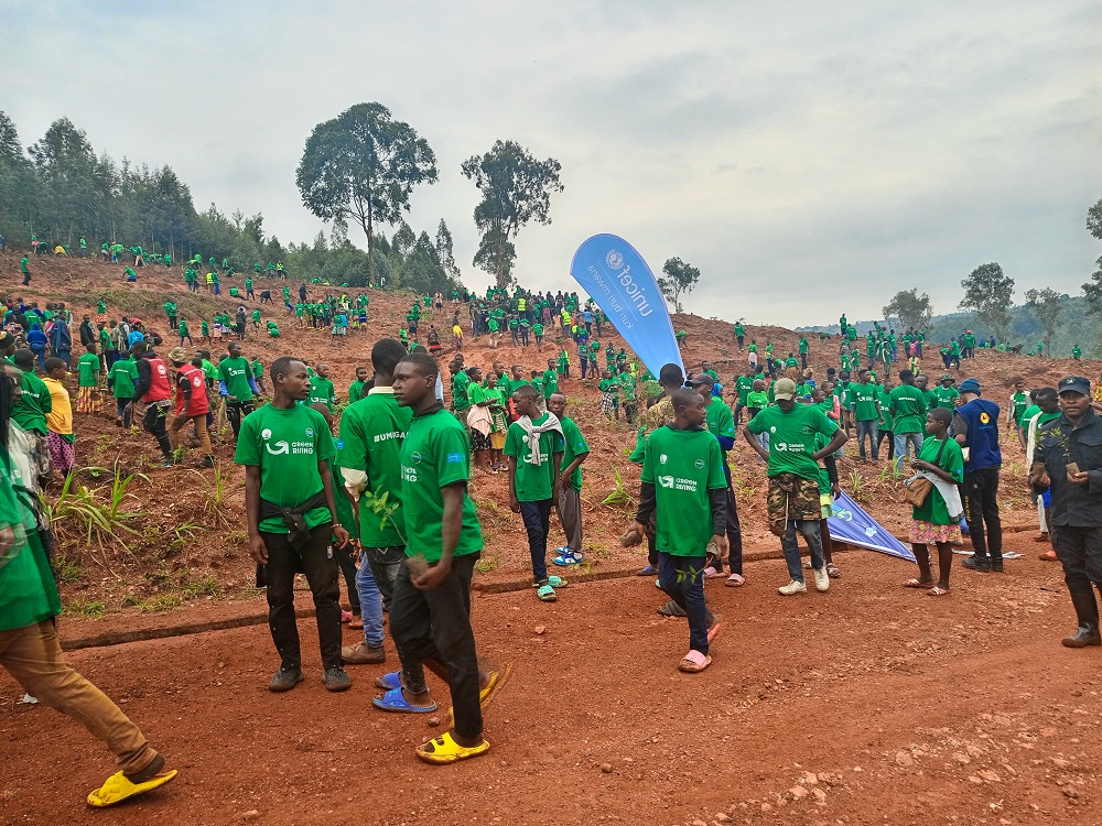 Ababarirwa mu bihumbi bitandatu bitabiriye umuganda wo gutera ibiti mu Karere ka Gisagara