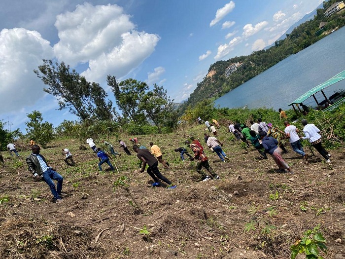 Abaturage ntibatanzwe muri icyo gikorwa cyo gutera ibiti