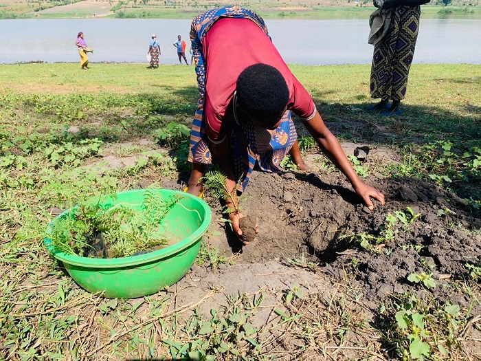 Ibiti byatewe ku nkengero z'ikiyaga cya Rumira