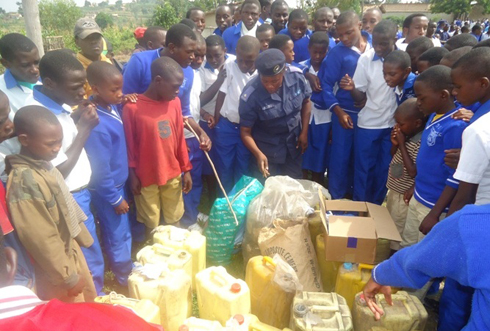 Mbere yo kumena ibi biyobyabwenge habanje igikorwa cyo gusobanurira abanyeshuri ububi bwabyo.