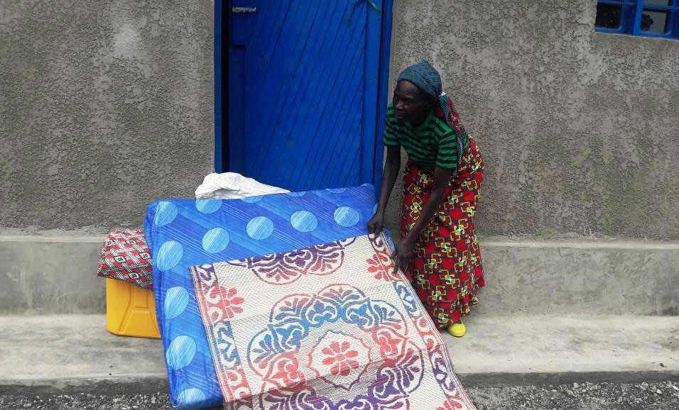 Abahawe inzu bahise bahabwa n'ibikoresho by'ibanze 