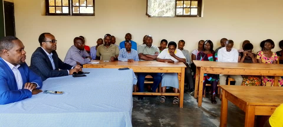 Abakosora ibizamini barasaba ko bajya bahabwa amazi yo kunywa