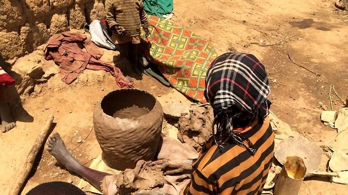 Bari batunzwe no kubumba none ibumba bisigaye bibasaba kurigura