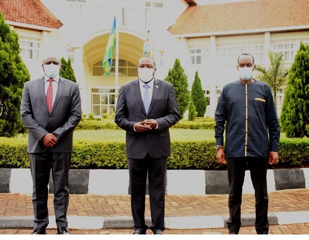 Abayobozi mu ifoto y'urwibutso