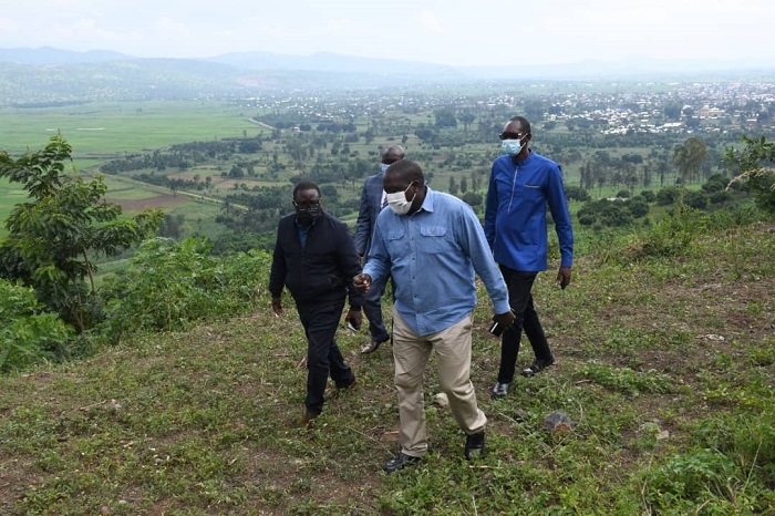 Banasuye imwe mu mirima abaturage basabira ibyangombwa