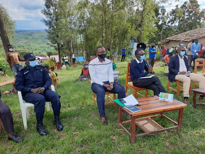 Inzego z'ubuyobozi n'iz'umutekano zitabiriye gusobanurira abaturage uko ibyiciro bishya by'ubudehe bizaba biteye