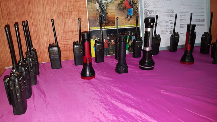 Bahawe n'ibindi bikoresho byo kwifashisha mu kazi birimo ibyombo n'amatoroshi