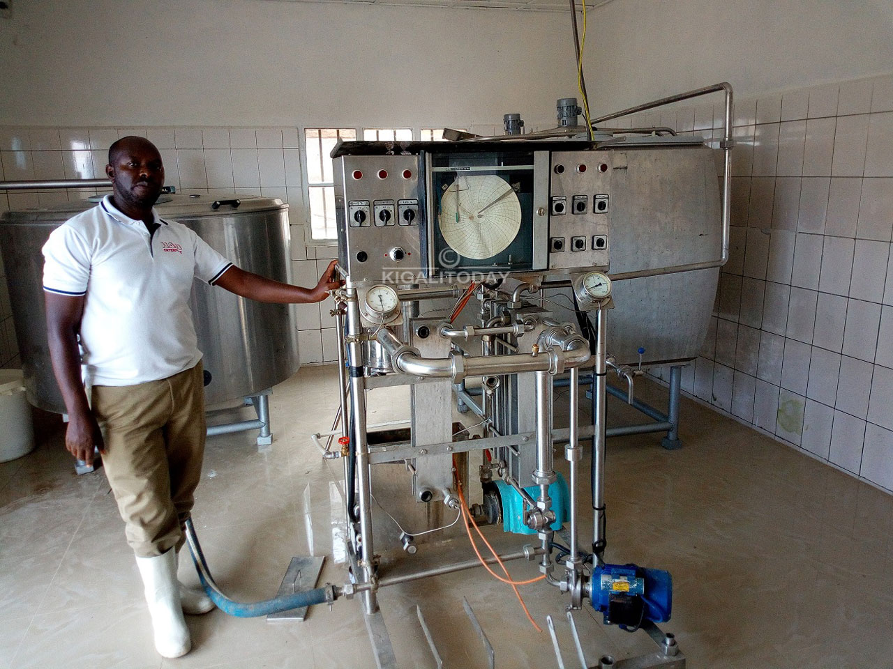 Haji afite ibyuma bigezweho bitunganya amata 