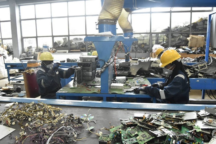 Iyo bigejejwe mu ruganda bibanza kuvangurwa buri cyuma kigashyirwa ukwacyo