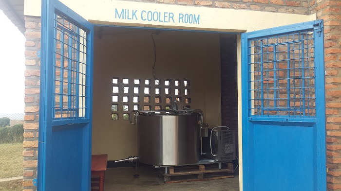 Icyuma kimwe gikonjesha amata cyaguzwe ku mafaranga miliyoni 5.5 kikajyamo litiro 500, bikaba byaratanzwe na World Vison. Buri munsi aborozi bazajya batanga litiro 405.5