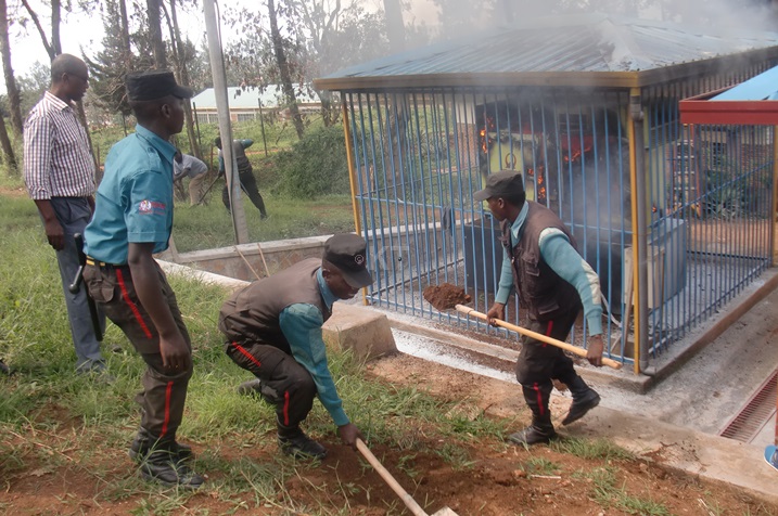 Ibyuma bizimya umuriro byananiwe hiyambazwa itaka.