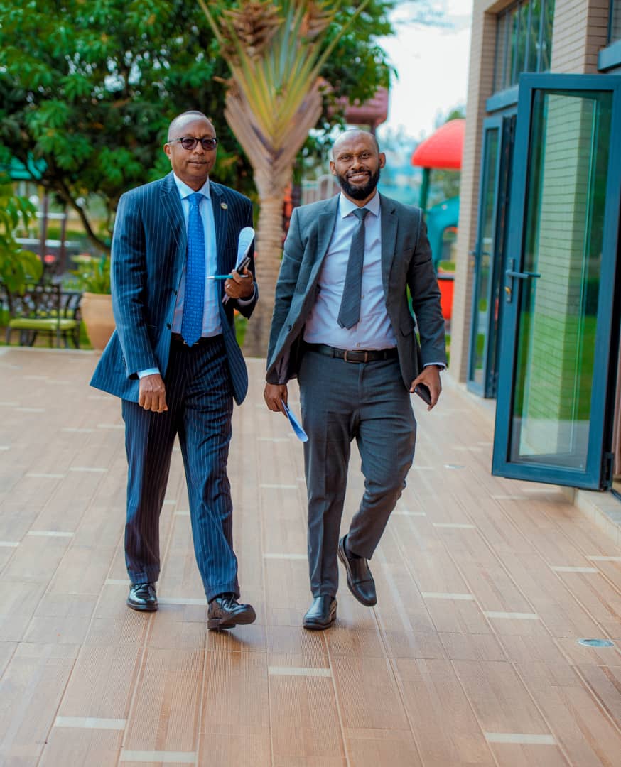 Abayobozi ba ICPAR, ari bo Obadiah Biraro uyobora Inama y'Ubutegetsi hamwe na Amin Miramago, Umuyobozi Mukuru