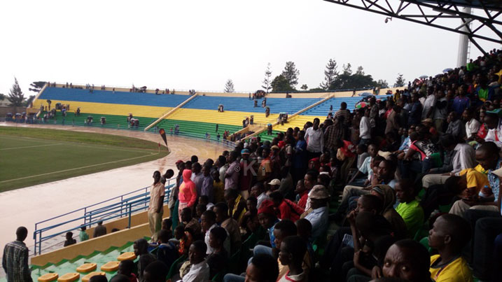 Imvura yatumye benshi bataha batarebye umupira