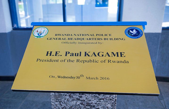 Icyapa kigaragaza ko Perezida Kagame ari we watashye ku mugaragaro Icyicaro Gikuru cya Polisi.