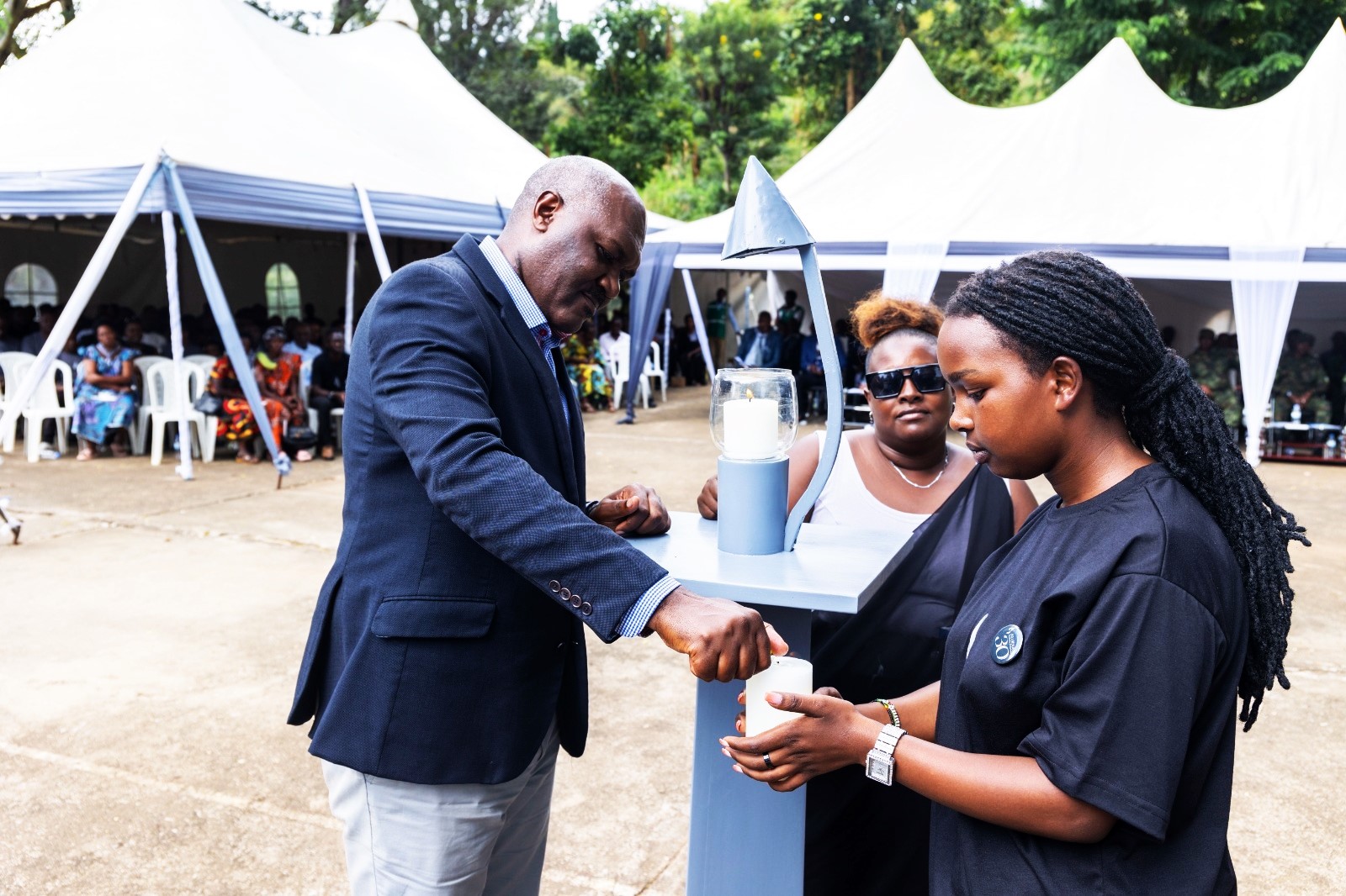 Guverineri Dushimimana acana urumuri rw'icyizere