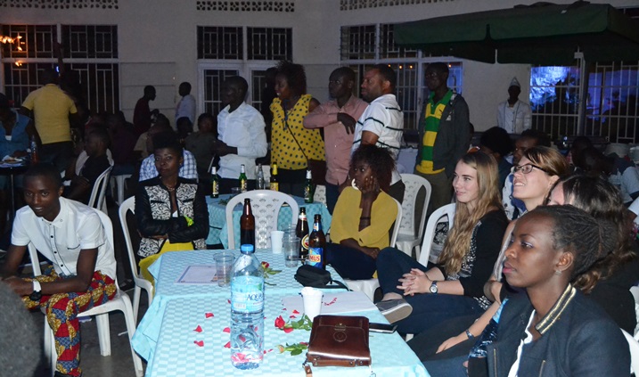 Icyo gitaramo kitabiriwe n'abantu batandukanye bigaragara ko banezerewe.