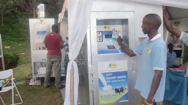 Icyuma gicuruza amata hakoreshejwe ikarita cyangwa ibiceri kidasaba ko nyiracyo agihora iruhande