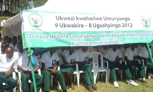 Abanyeshuri nabo bitabiriye gutangiza ukwezi k