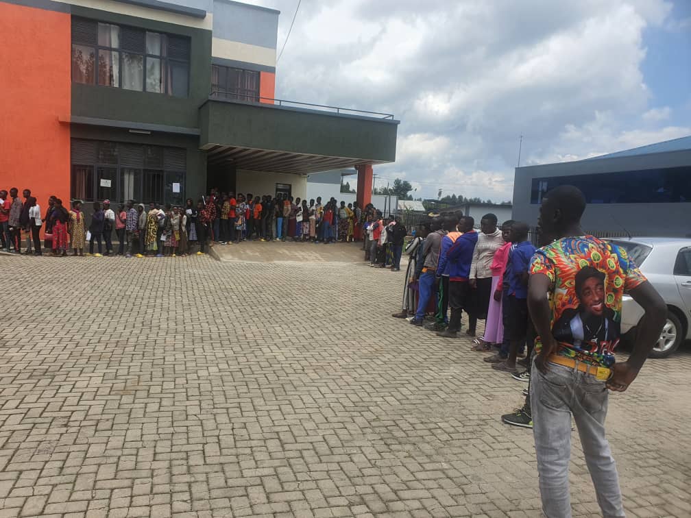 Abasore n'inkumi ngo kutagira indangamuntu byababujije amahirwe yo kujya mu gisirikare no gushaka perimi