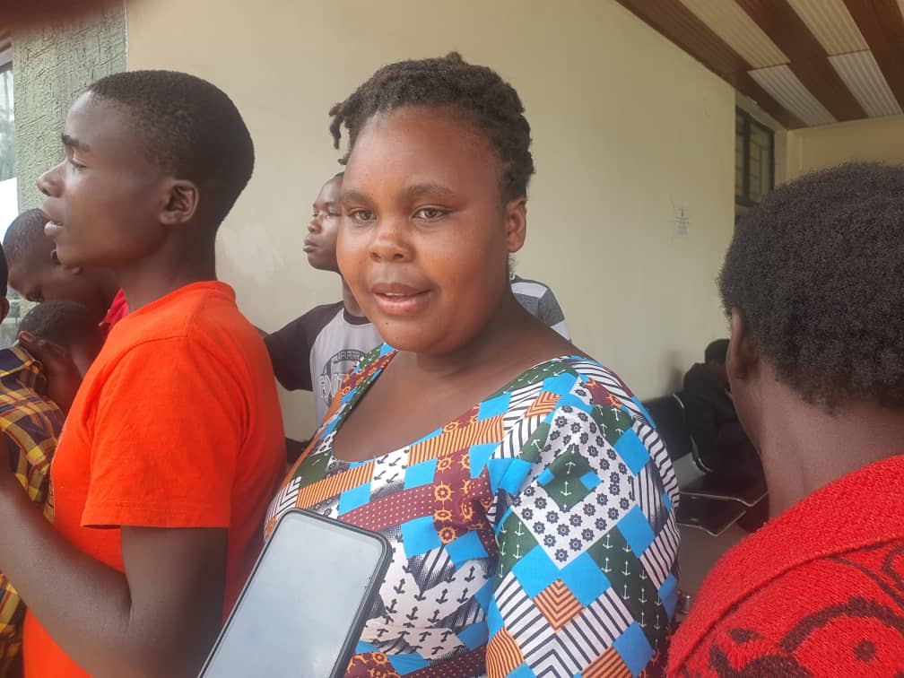 Uyu mukobwa ngo abasore baramukunda ariko basanga nta ndangamuntu bakishakira abandi