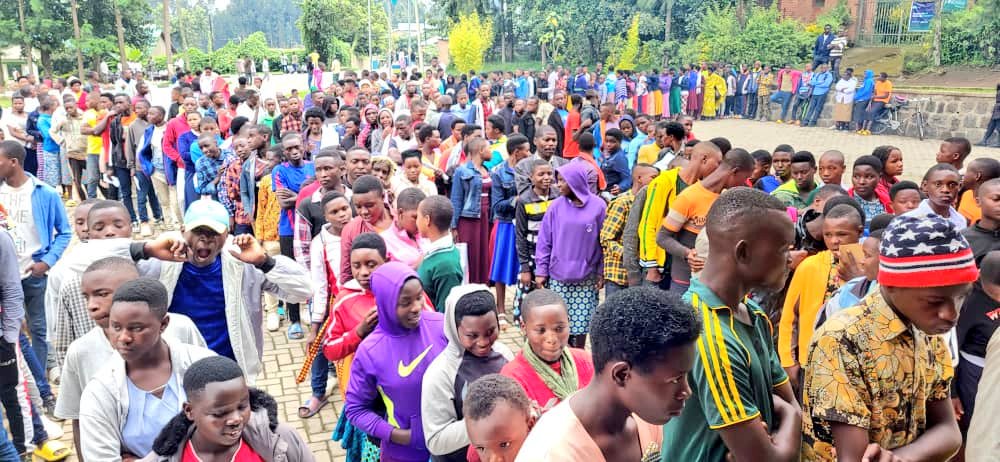 Abaturage benshi bo mu Murenge wa Kinigi, Nyange na Musanze bitabiriye iyo serivise