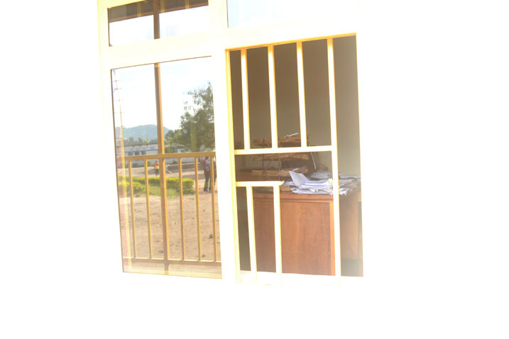 Idirishya ryangijwe kugira ngo abajura babone uko binjira.