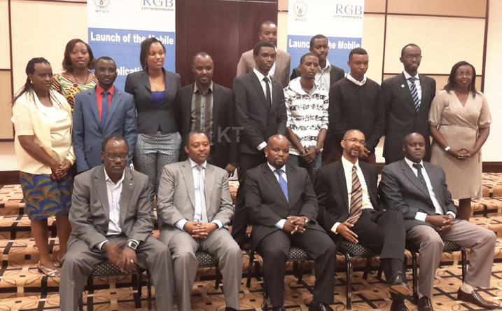 Ifoto y'urwibutso igaragaza abayobozi muri Leta, abakemurampaka, abahawe ibihembo n'abaterankunga.