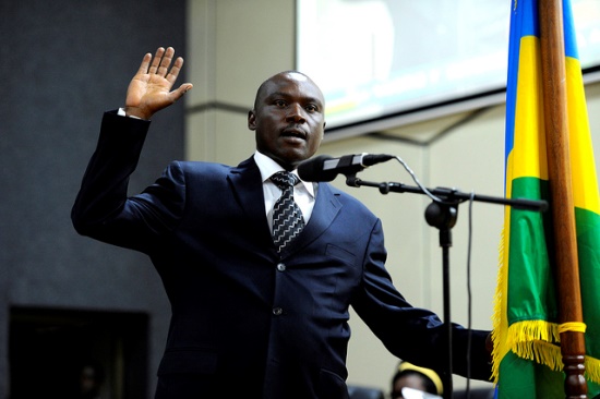 Umuvunyi mukuru wungirije, Clement Musangabatware, arahira.