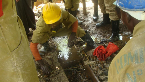 Koperative COMINYABU icukura amabuye y'agaciro mu buryo butangiza ibidukikije.