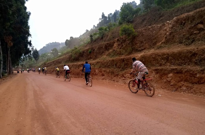 Bakoze urugendo rw'ibirometero 32 basiganwa ku magare 