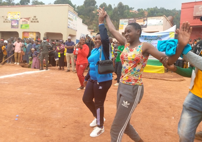 Meya Uwanyirigira hamwe na Nishimwe Denyse umukobwa rukumbi witabiriye irushanwa