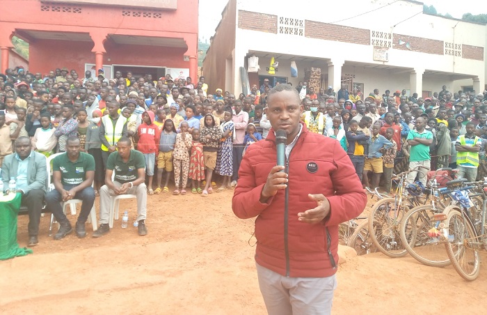 Benoit Munyankindi yijeje urubyiruko rufite impano kuruba hafi 