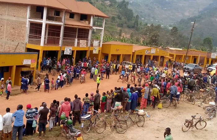 Abafana bari babukereye