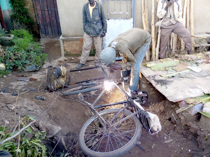 Ntakiyimana yaraye akoresheje igare rye ngo azindukire ku kazi