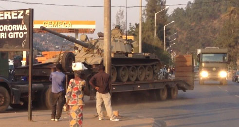 Bimwe mu bimodoka by'intambara u Rwanda rwohereje ku mupaka w'u Rwanda na Congo.