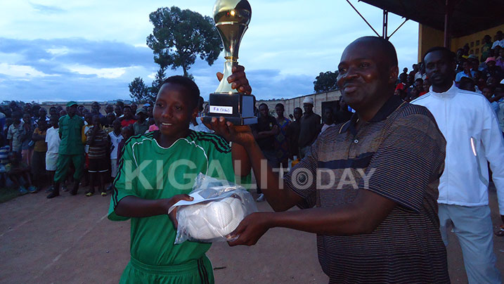 Ishuri rya Ste Trinité niryo ryegukanye igikombe mu mupira w