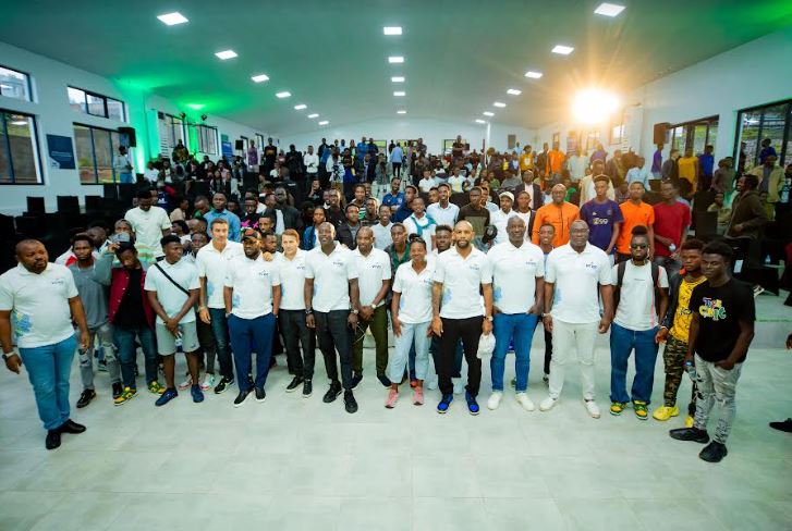 Abanyabigwi bafatanye ifoto y