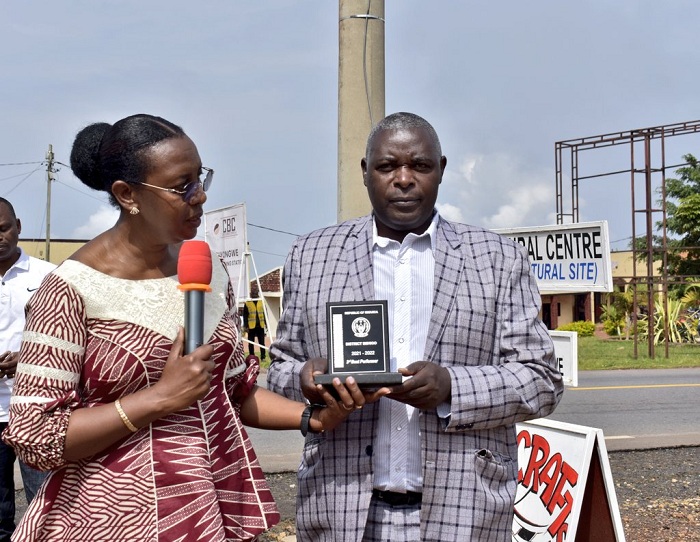 Igikombe cy'umwanya wa gatatu Akarere ka Rulindo kahawe mu mihigo