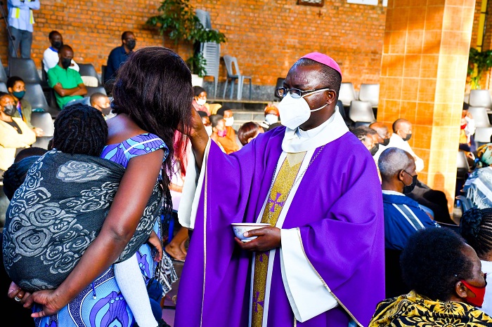 Abakirisitu basizwe ivu mu rwego rwo guca bugufi imbere y'Imana