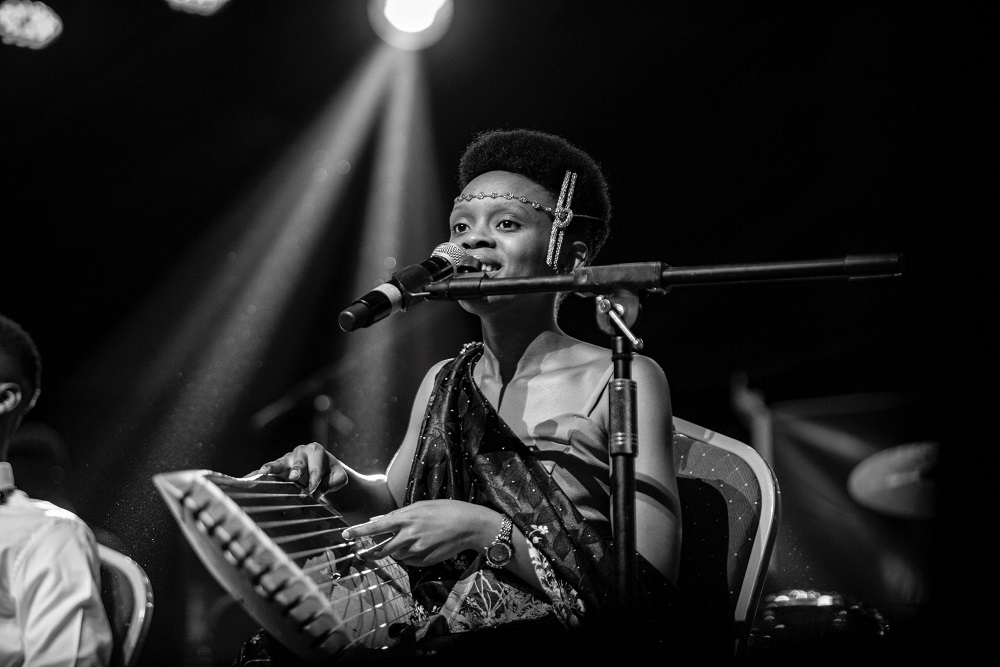 Umuhanzi Esther ni umwe mu baririmbye muri iki gitaramo, akaba umuhanga mu gukirigita inanga