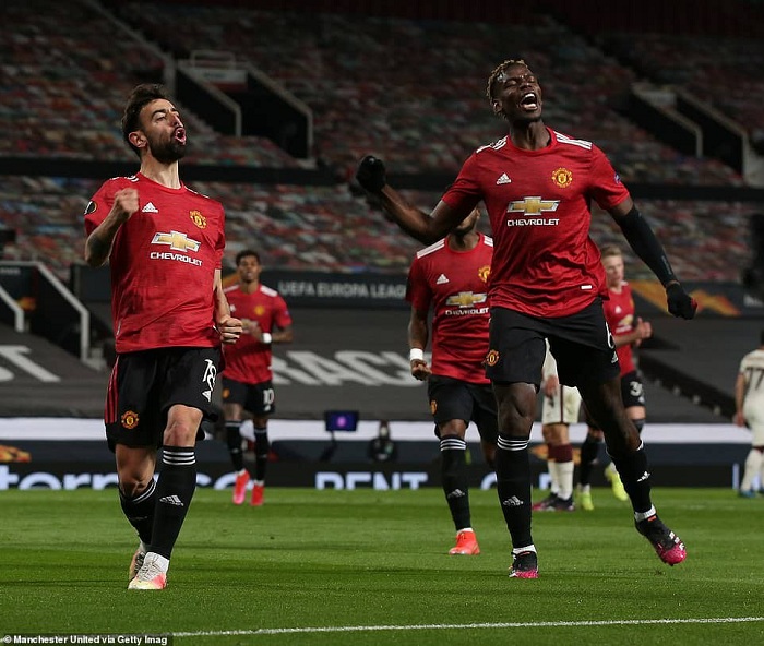 Bruno Fernandes ibumoso na Paul Pogba bishimira igitego cya Gatanu cya Manchester United