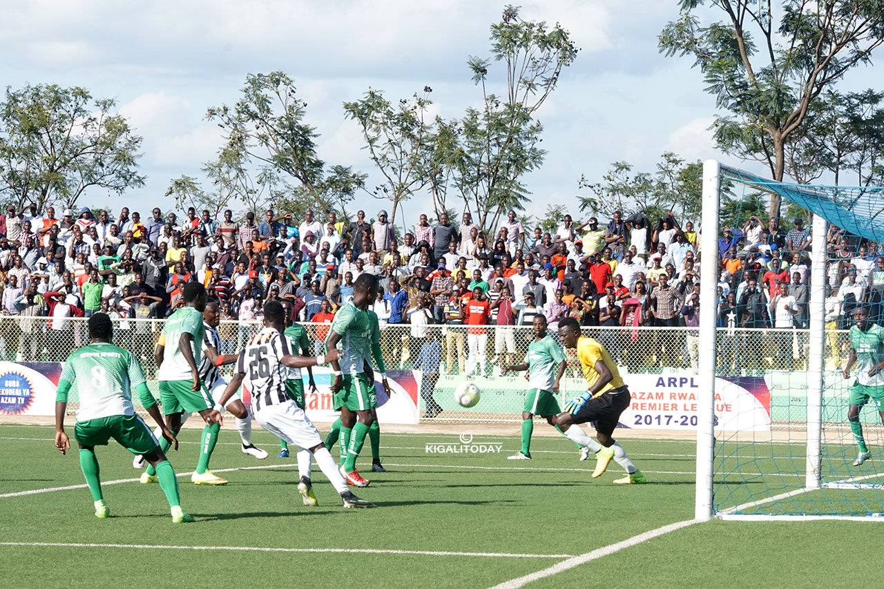 Ndoli Jean Claude afata umupira urongera uramucika