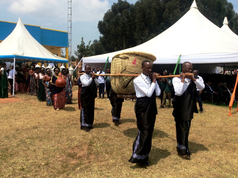 Igitenga ni cyo cyakusanyirizwagamo imbuto ihabwa abaturage