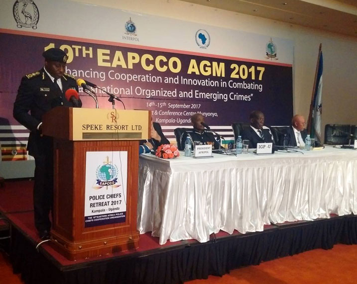 IGP Emmanuel K. Gasana ubwo yagezaga ijambo ku bitabiriye inama ya EAPCO.